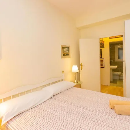 Eixample Dret Corsega Roger Lluria By Interhome