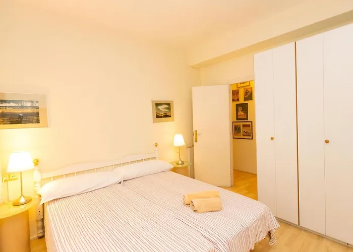 Eixample Dret Corsega Roger Lluria By Interhome Apartamento