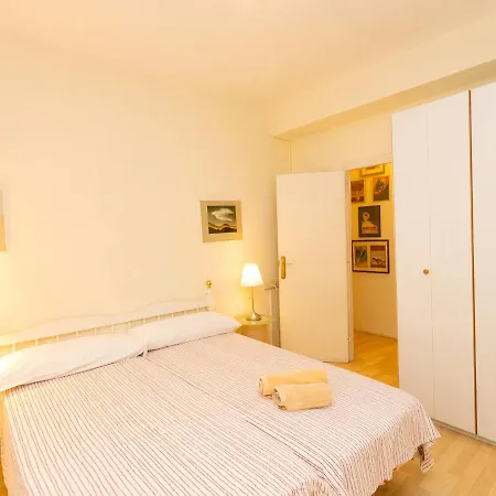 Eixample Dret Corsega Roger Lluria By Interhome Lägenhet